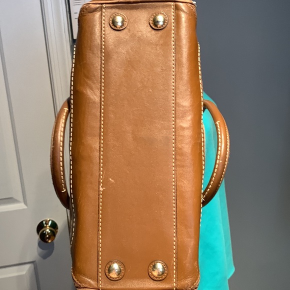 Well Loved Coach Logo Handbag - Picture 14 of 15